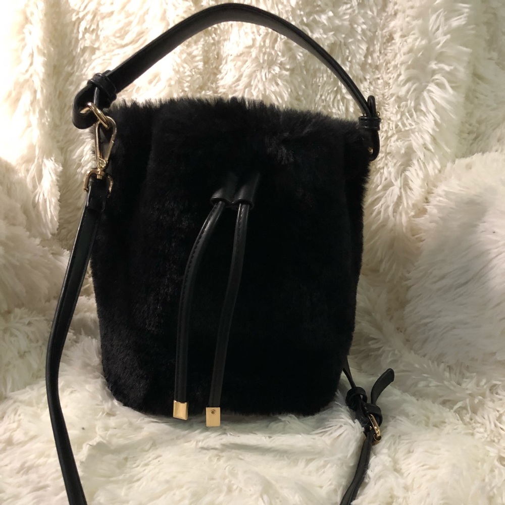 Faux fur bucket bag